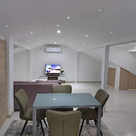 Anton Lux Apartment